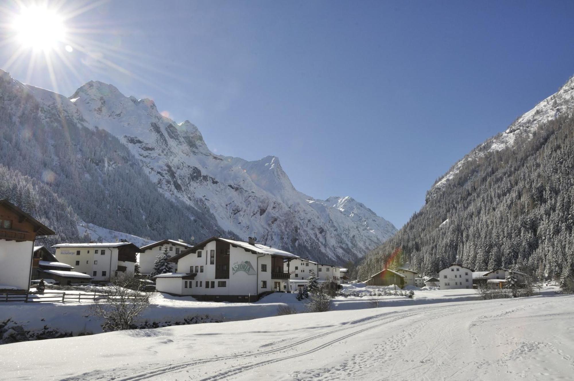 Haus Astoria Apartment Sankt Leonhard im Pitztal Exterior photo