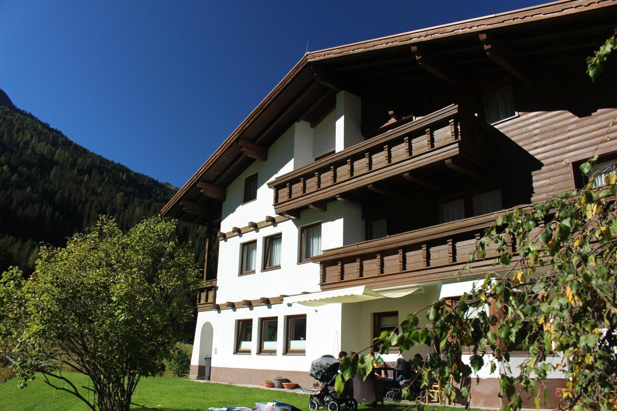 Haus Astoria Apartment Sankt Leonhard im Pitztal Exterior photo
